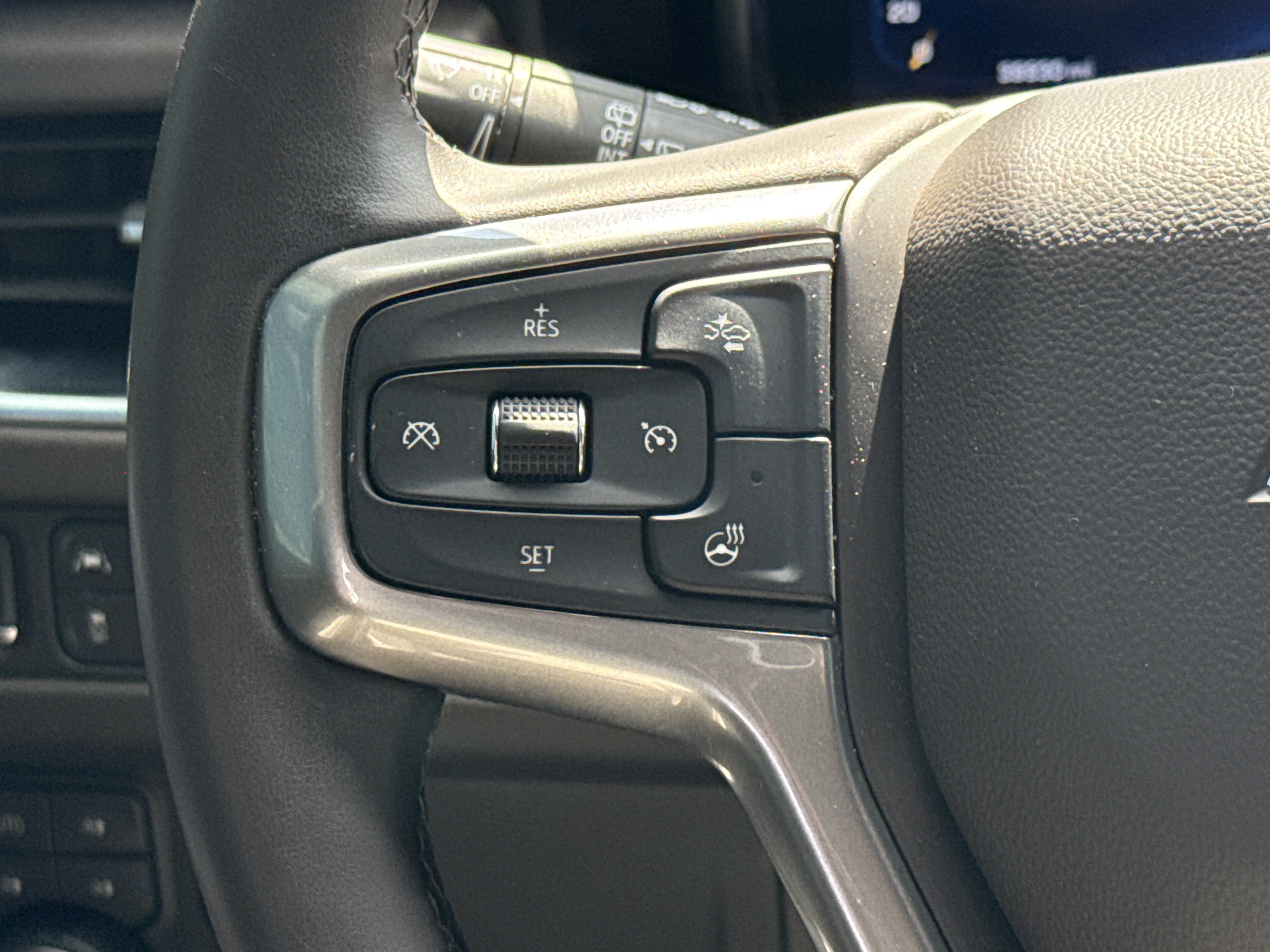Used 2023 Summit White Chevrolet Z71 image 27