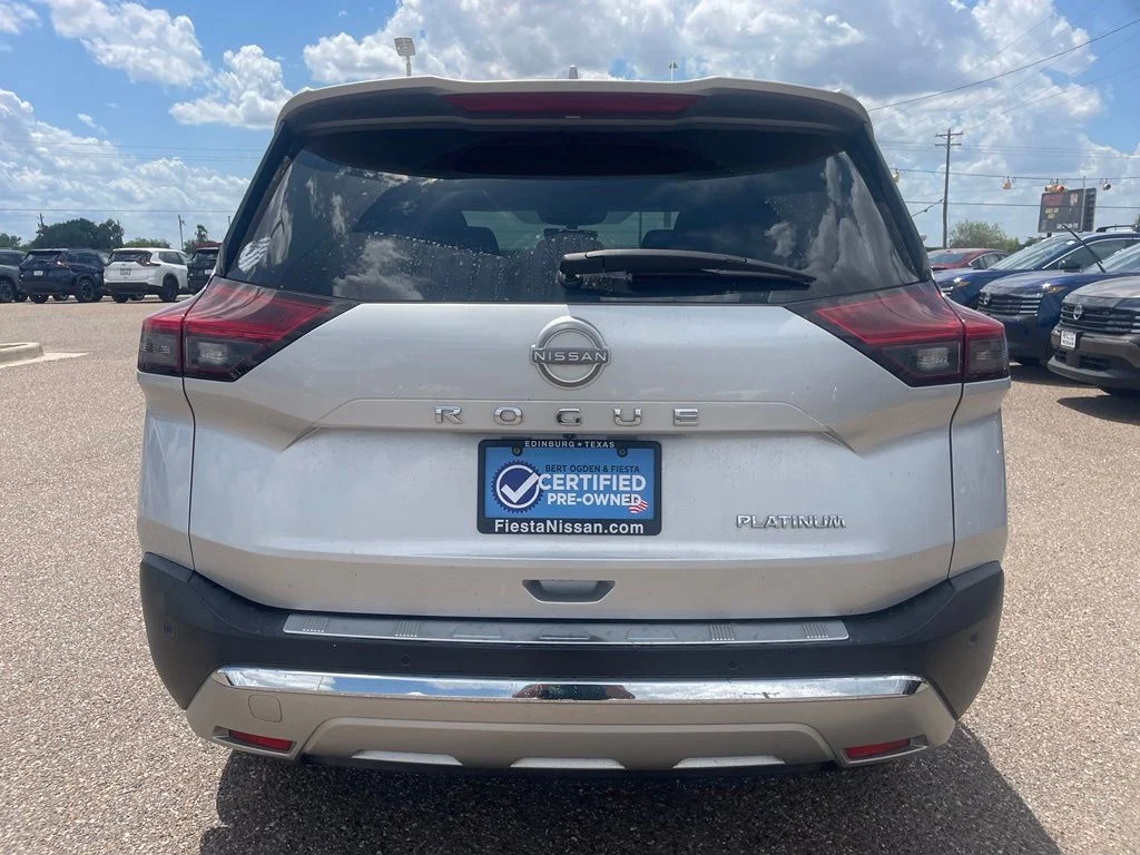 Used 2022 Silver Nissan Platinum image 6