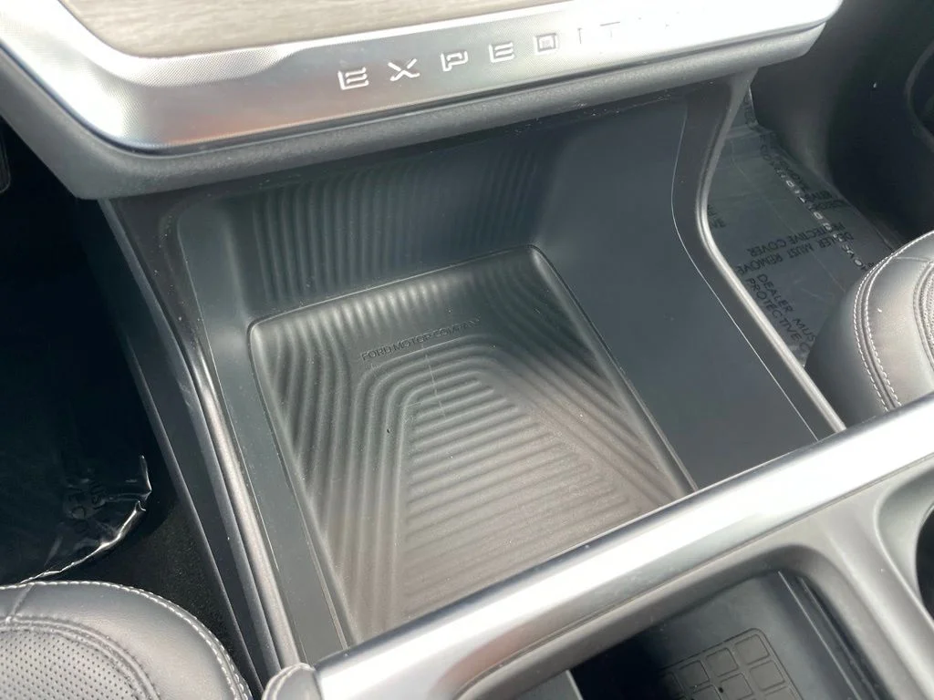 Used 2025 Silver Metallic Ford Platinum image 16