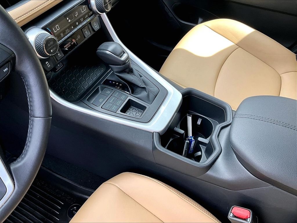 Used 2022 Black Toyota XLE Premium image 20