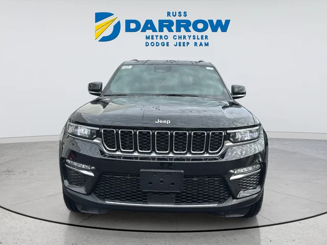 New 2025 Diamond Black Crystal Pearl-Coat Exterior Paint Jeep Limited image 8