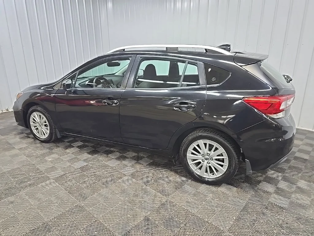 Used 2017 Crystal Black Silica Subaru 2.0i Premium image 4