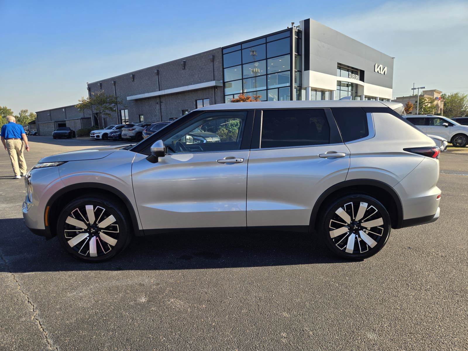 2025 Mitsubishi Outlander SE - Photo 11