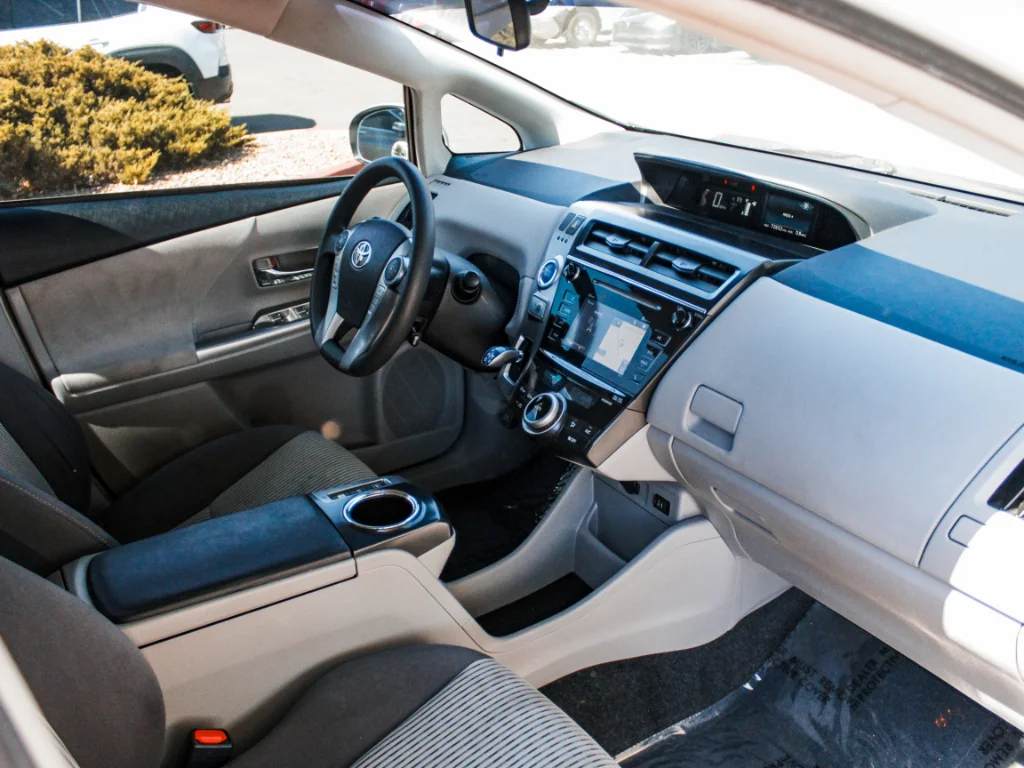 Used 2017 Blizzard Pearl Toyota Three image 28