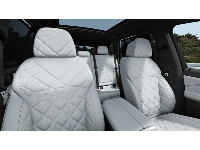 New 2026 Mineral White Metallic BMW  image 11