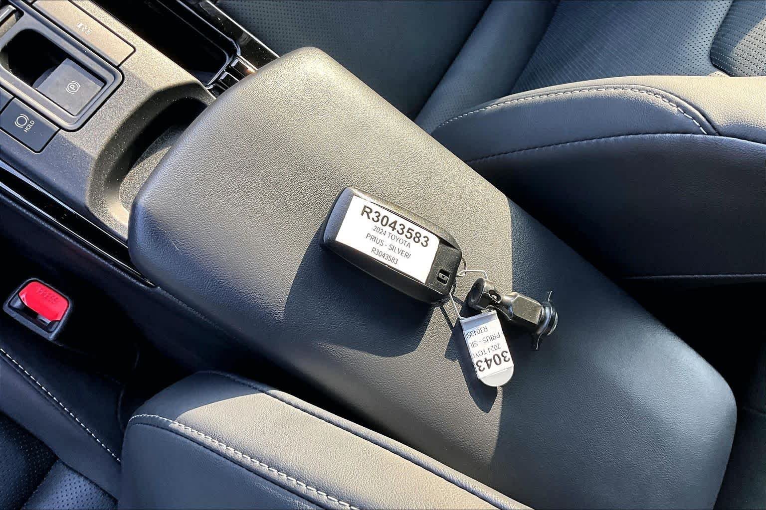 2024 Toyota Prius XLE - Photo 14