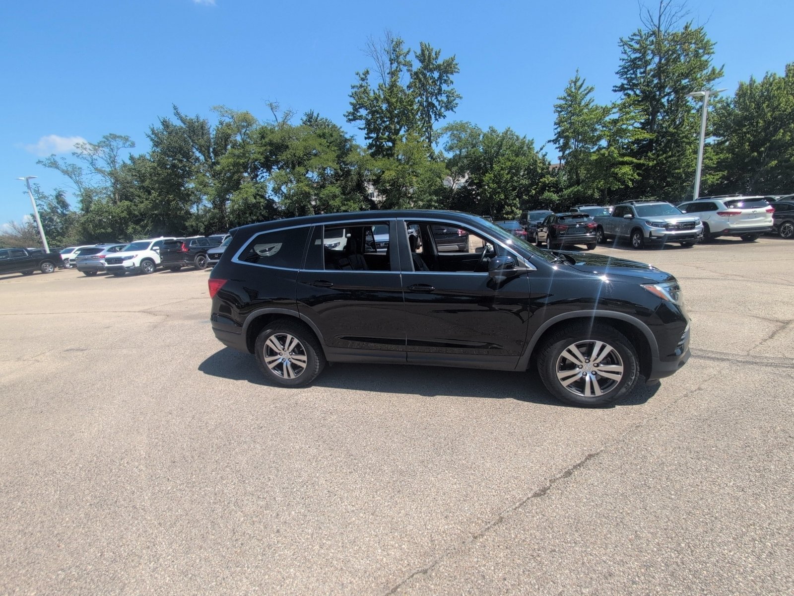 Used 2018 Crystal Black Pearl Honda EX-L image 16