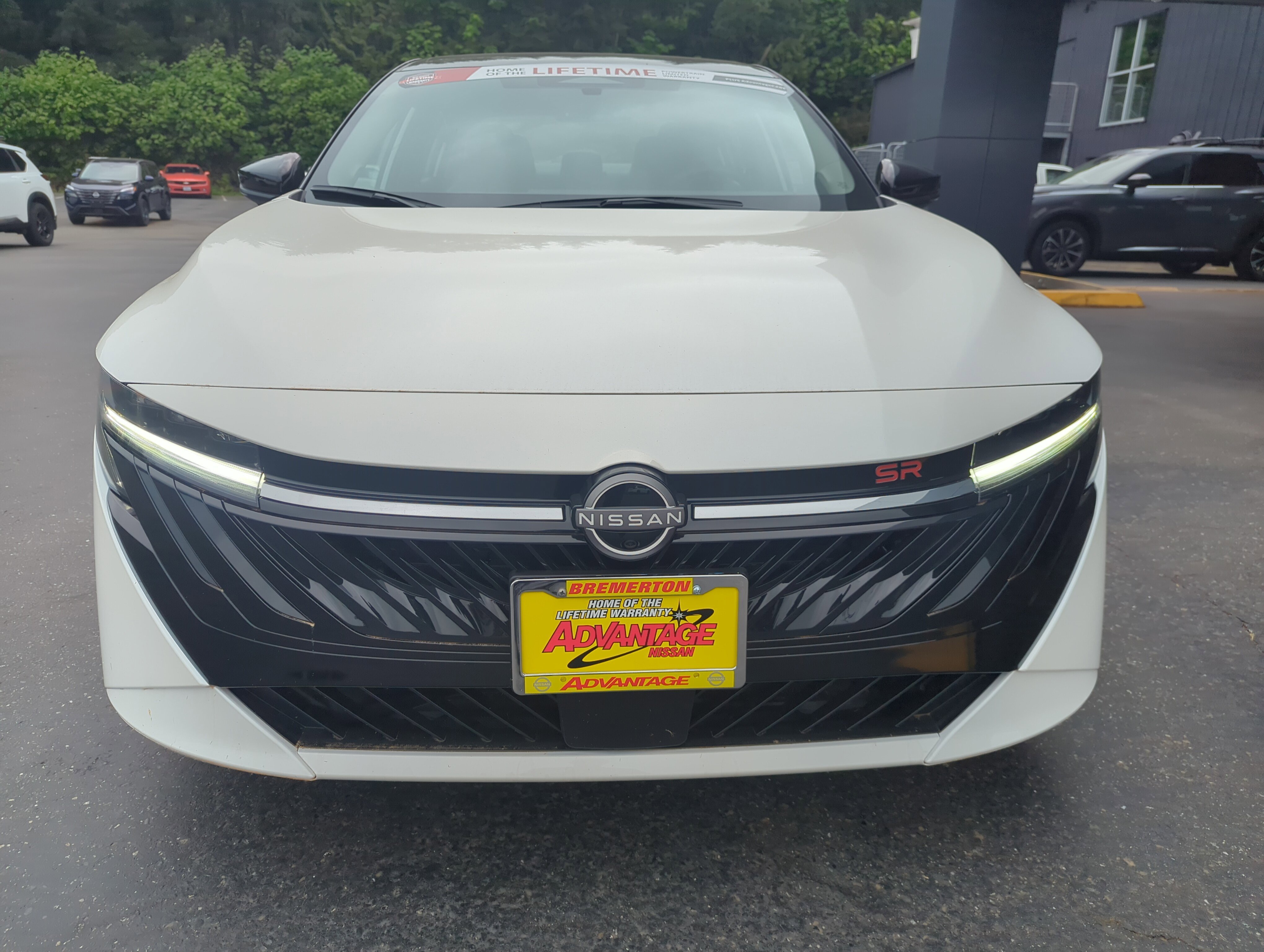 New 2026 Aspen White Tricoat/Super Black Nissan SR image 9