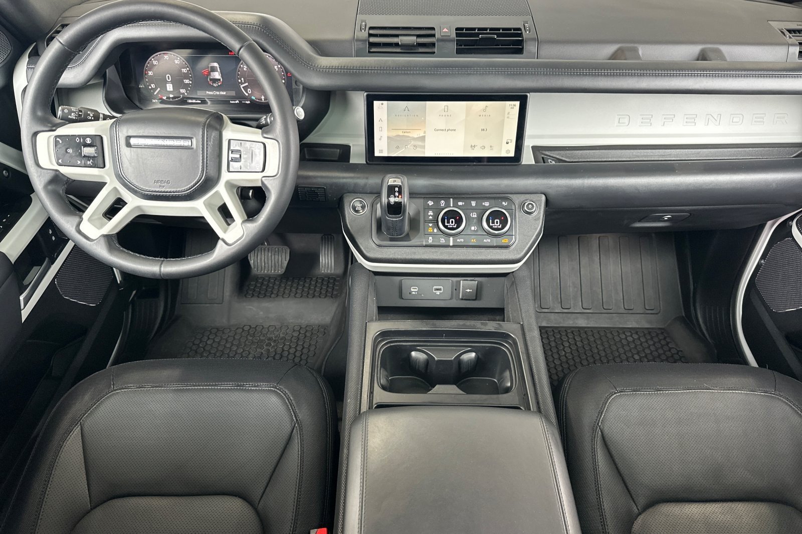 Used 2024 Fuji White Land Rover X-Dynamic SE image 12