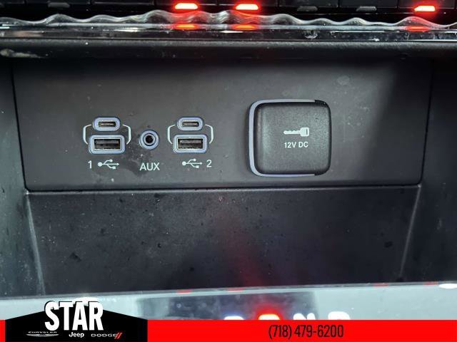 Used 2024 Diamond Black Crystal Pearlcoat Jeep Altitude image 25
