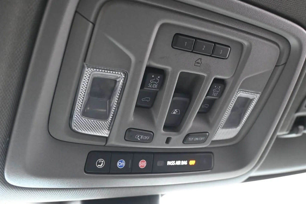 Used 2022 Iridescent Pearl Tricoat Chevrolet LTZ image 28