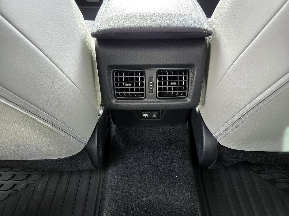 2026 Toyota Camry XLE - Photo 14