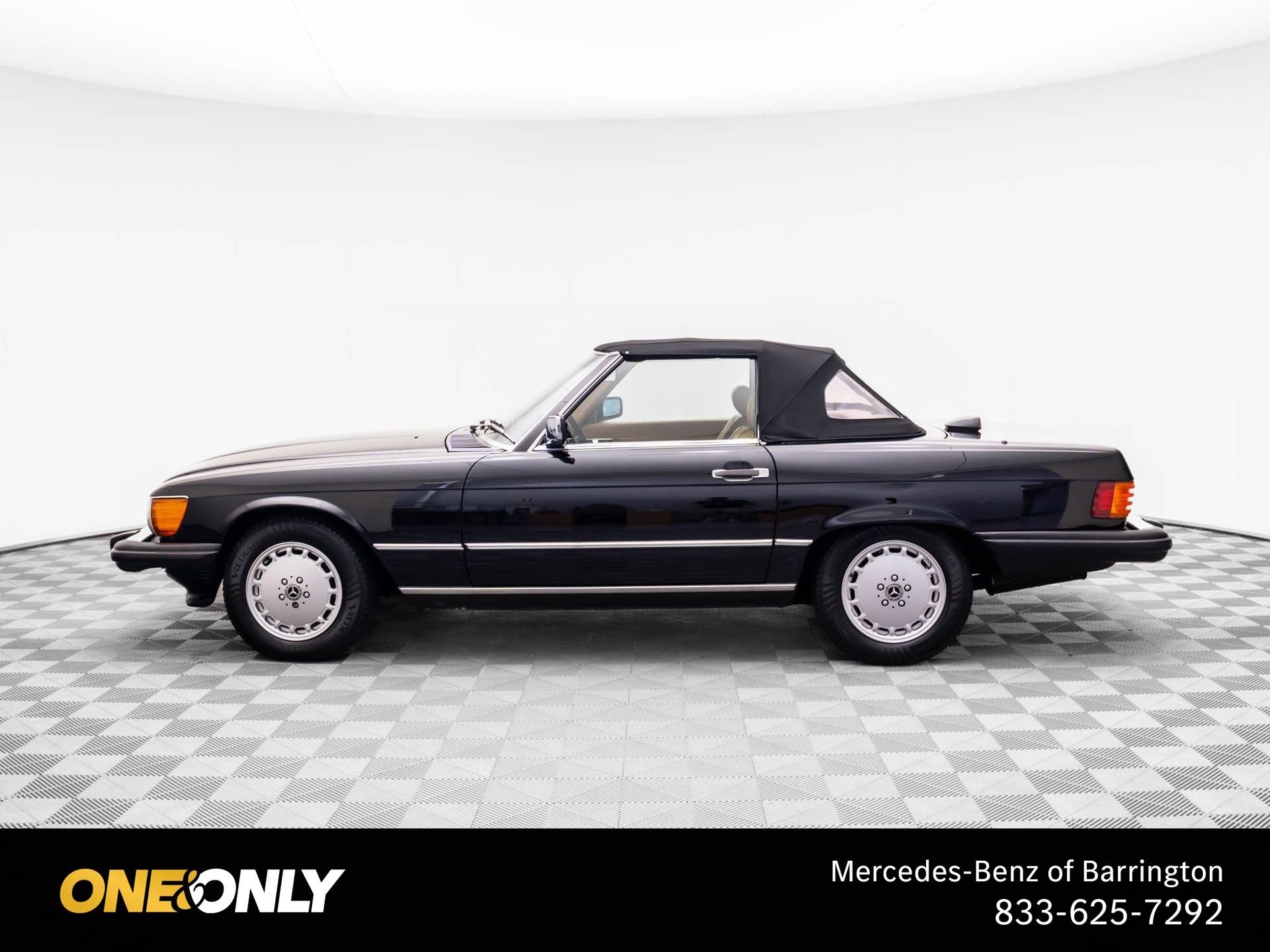 Used 1987 Black Mercedes-Benz 560 SL image 2