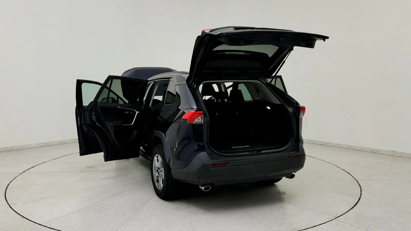 Used 2022  Toyota XLE image 13