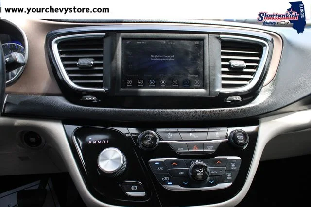 Used 2019 Black Chrysler Touring L image 26