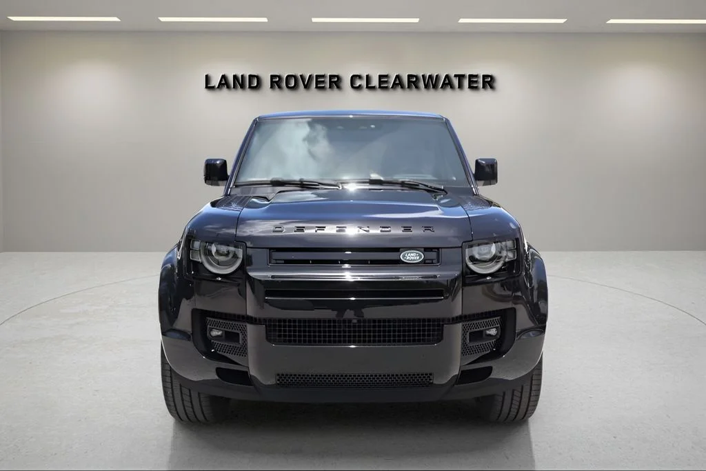 Certified Used 2025 Black Land Rover X-Dynamic SE image 8