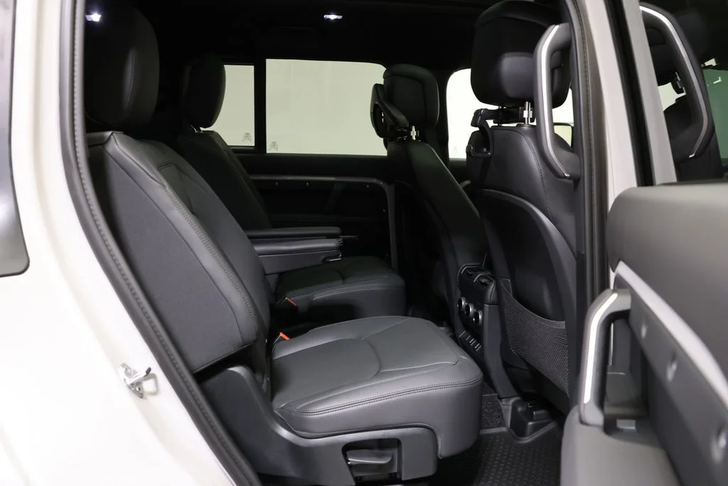 2026 Land Rover Defender X-Dynamic SE - Photo 45