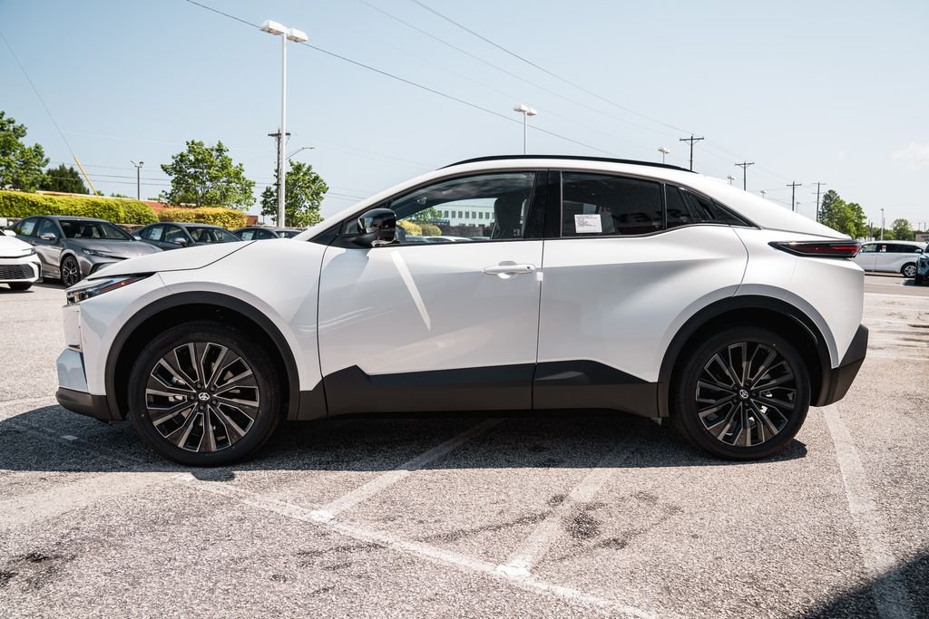 New 2026 Wind Chill Pearl <sup>1</sup> Toyota  XSE image 4