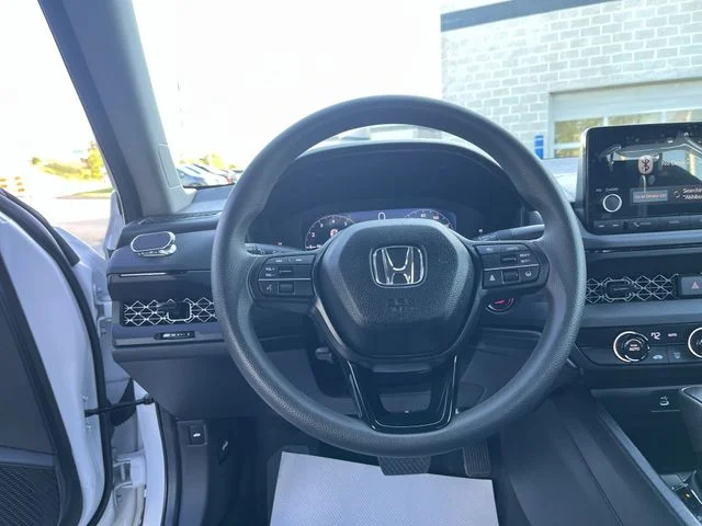 Used 2025 Platinum White Pearl Honda LX image 13