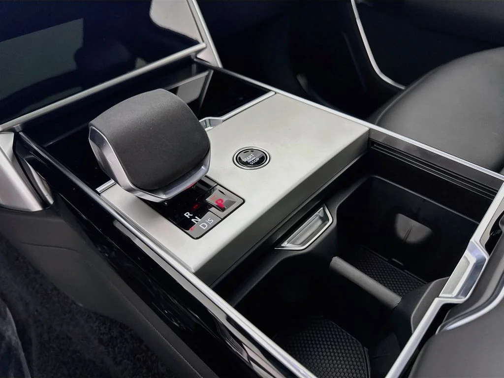 New 2026 Charente Grey Land Rover SE image 17