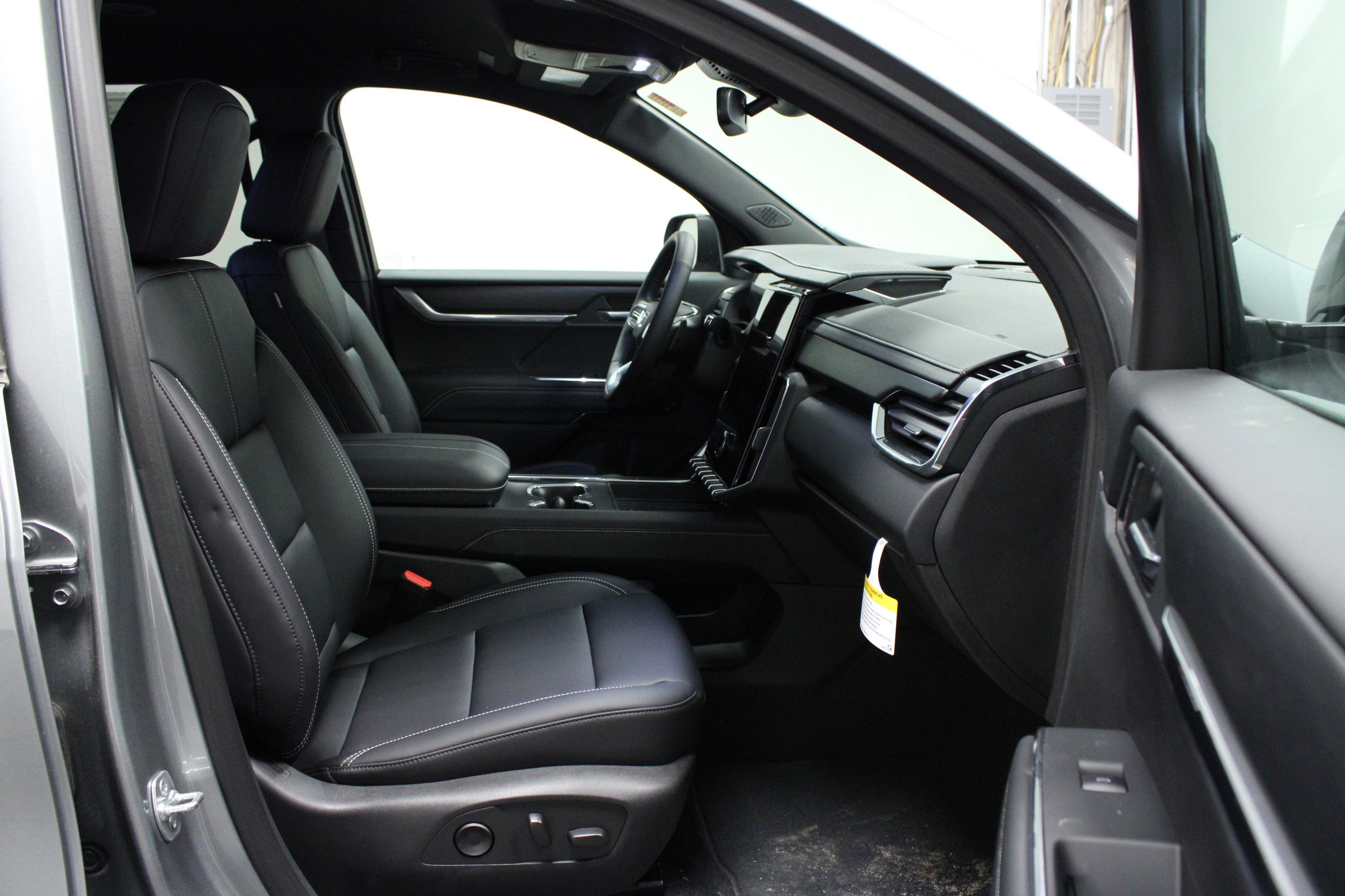 2025 GMC Acadia Elevation - Photo 17