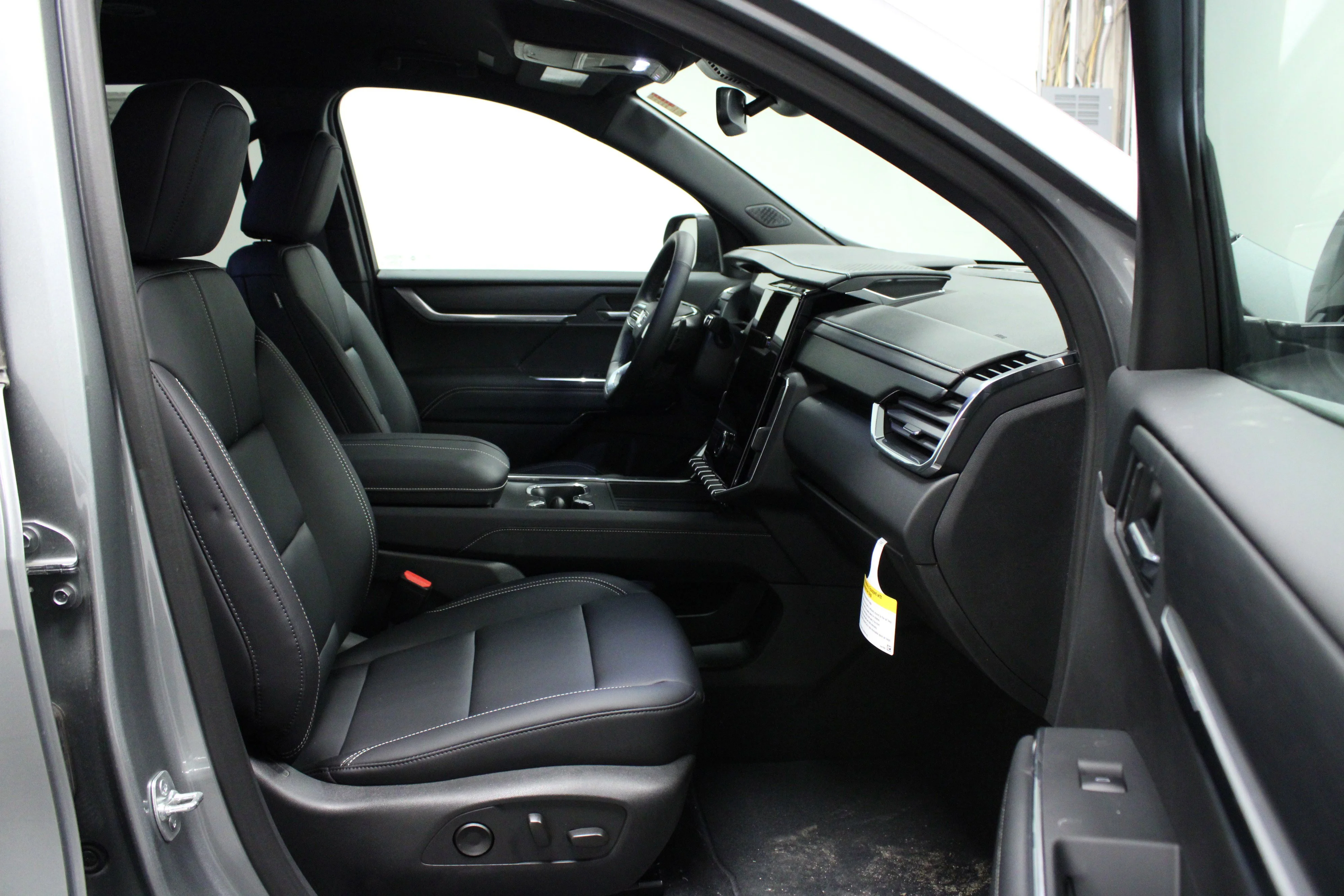 2025 GMC Acadia Elevation - Photo 17