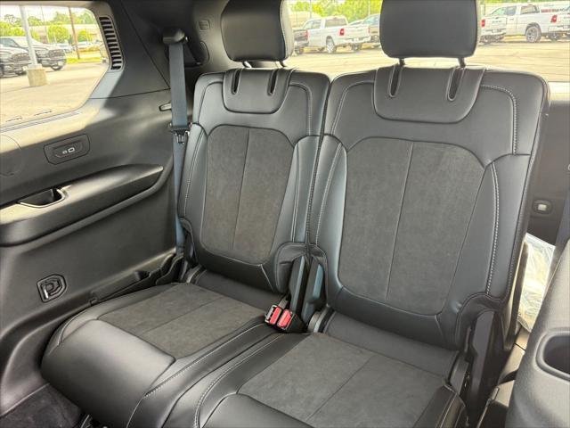 New 2026 Bright White Clear-Coat Exterior Paint Jeep Laredo image 7