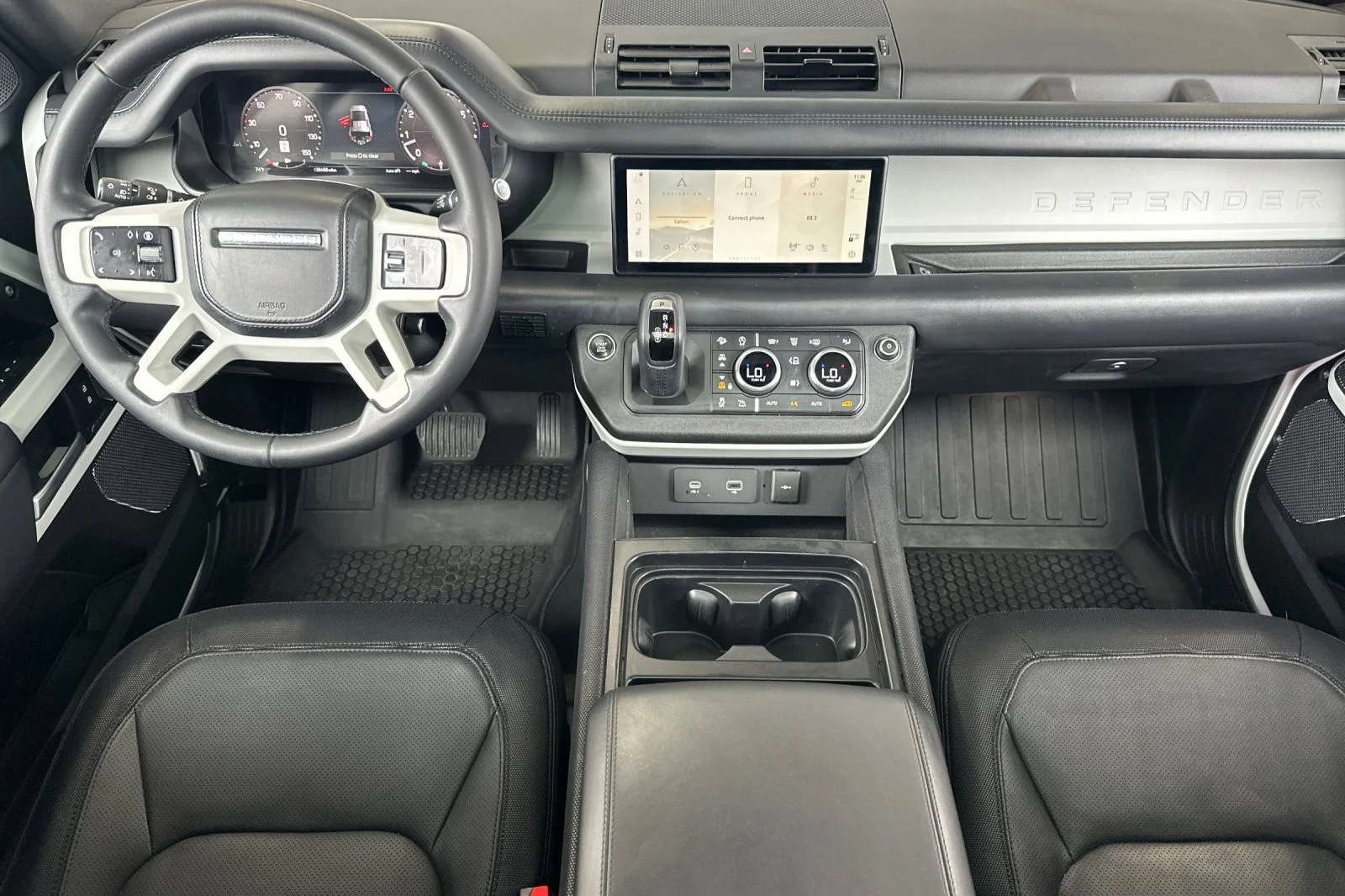 Used 2024 Fuji White Land Rover X-Dynamic SE image 12