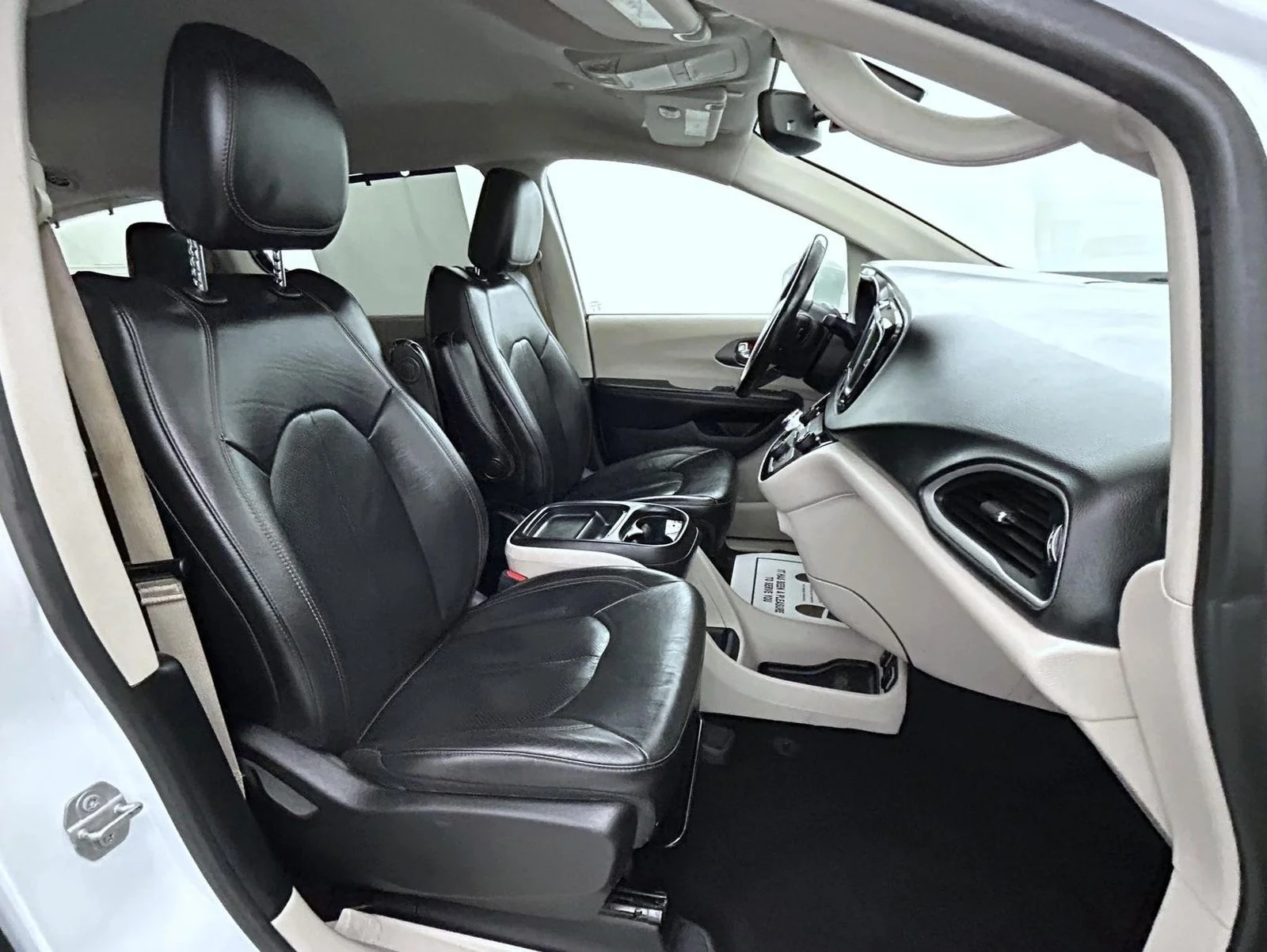 Used 2020 White Chrysler Touring L image 15