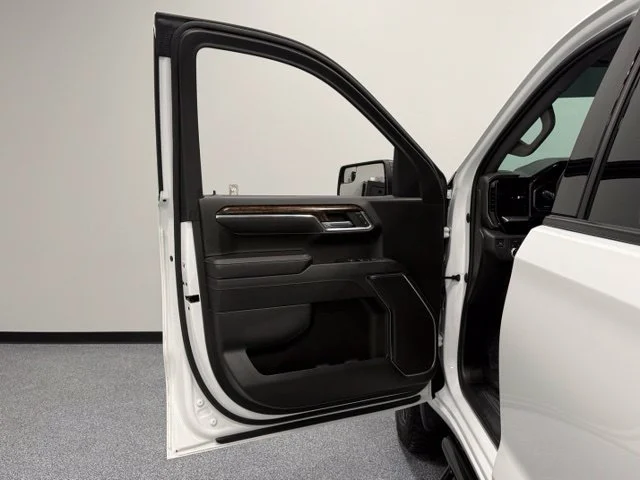 Used 2023 White GMC Elevation image 12