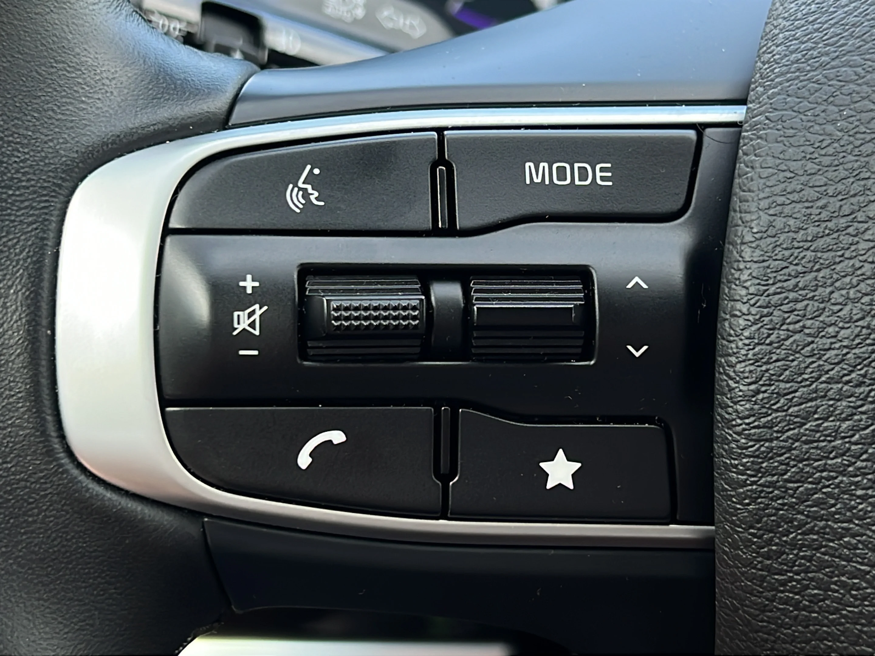 Used 2023 Wolf Gray Kia SX-Prestige image 21