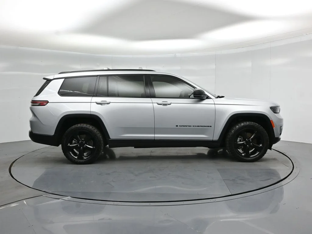 Certified Used 2021 Silver Jeep Altitude image 22