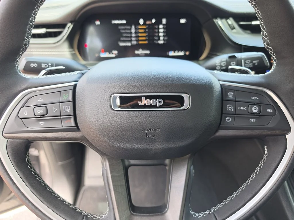 New 2026 Baltic Gray Metallic Clear-Coat Exterior Paint Jeep Altitude image 30