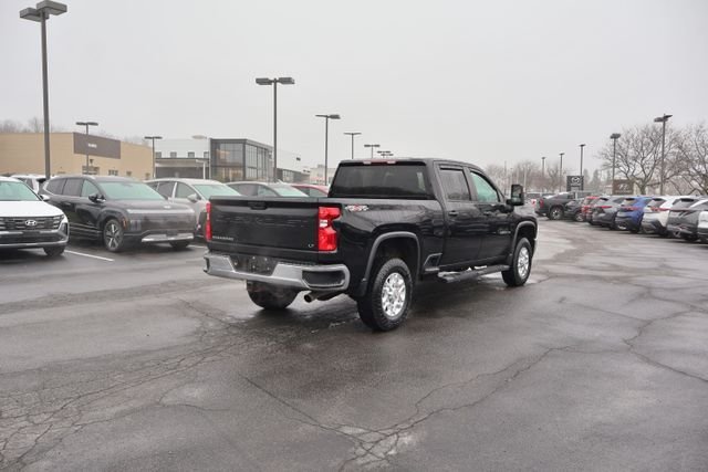 Used 2022 Black Chevrolet LT image 9
