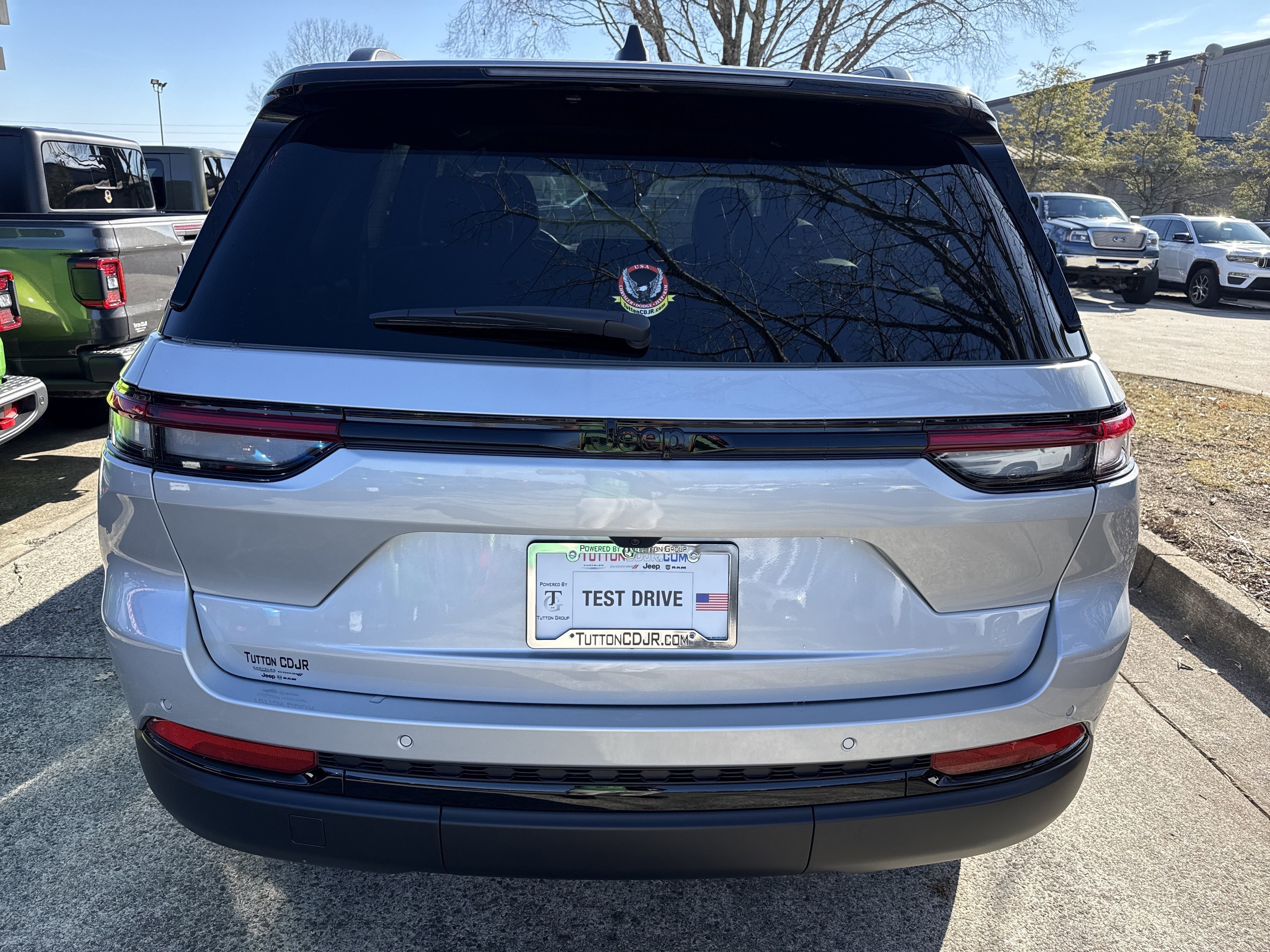 New 2025 Silver Zynith Jeep Altitude image 5