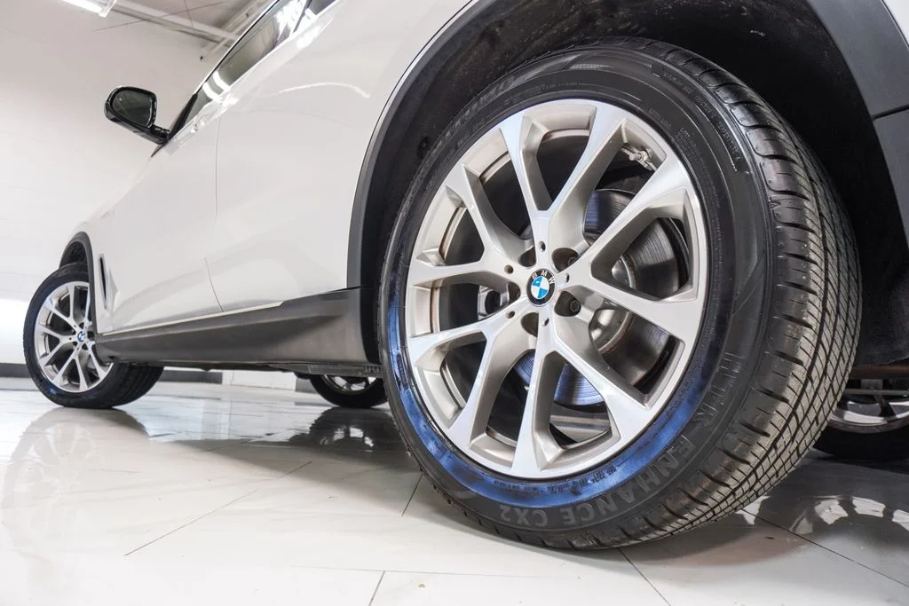 Used 2023 White BMW sDrive40i image 41