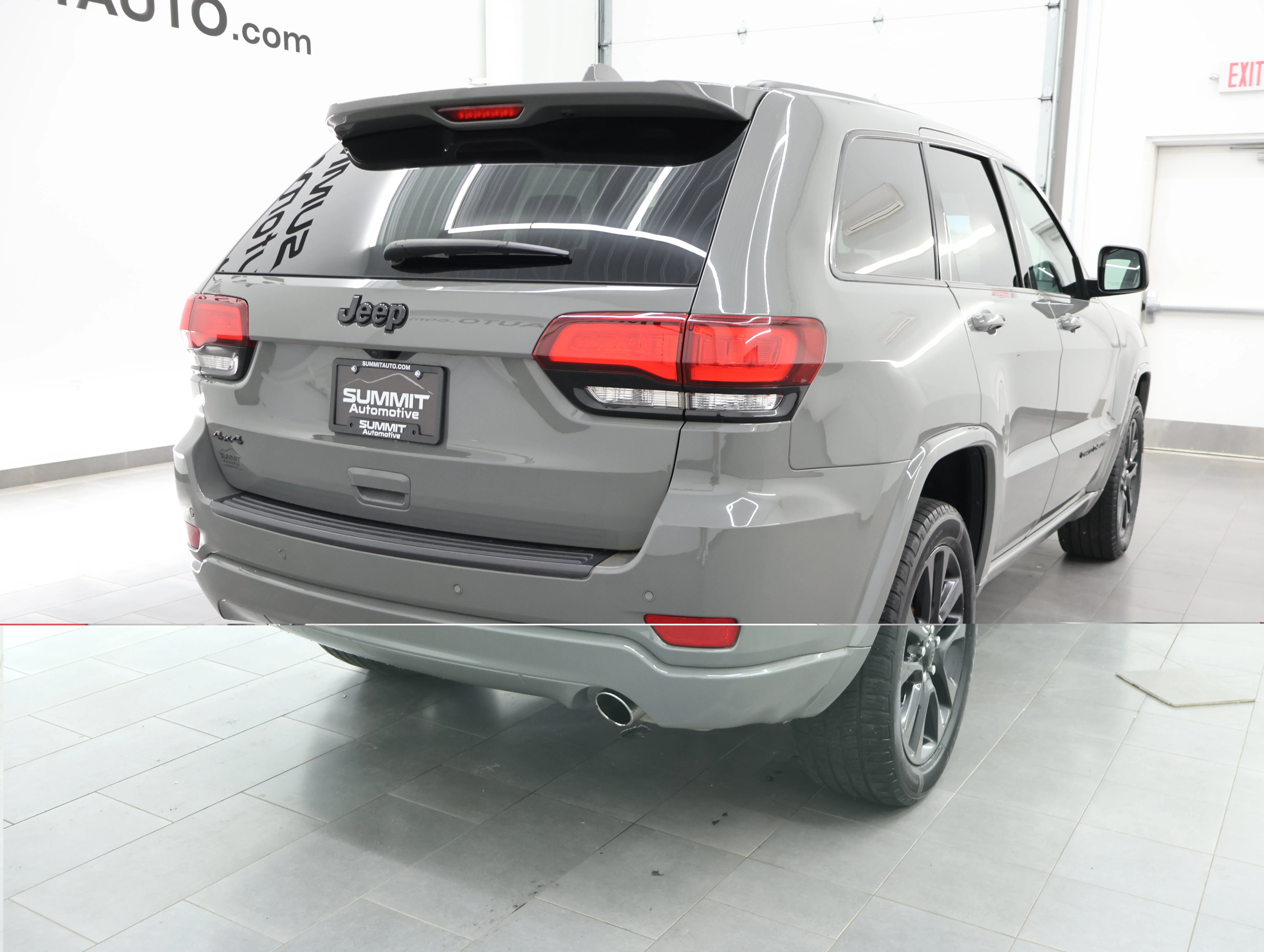 Used 2020 Sting-Gray Clearcoat Jeep Altitude image 5