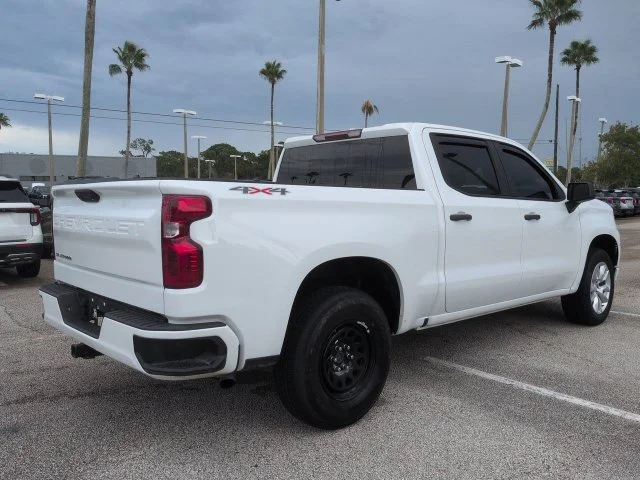 Used 2025 White Chevrolet Custom image 4