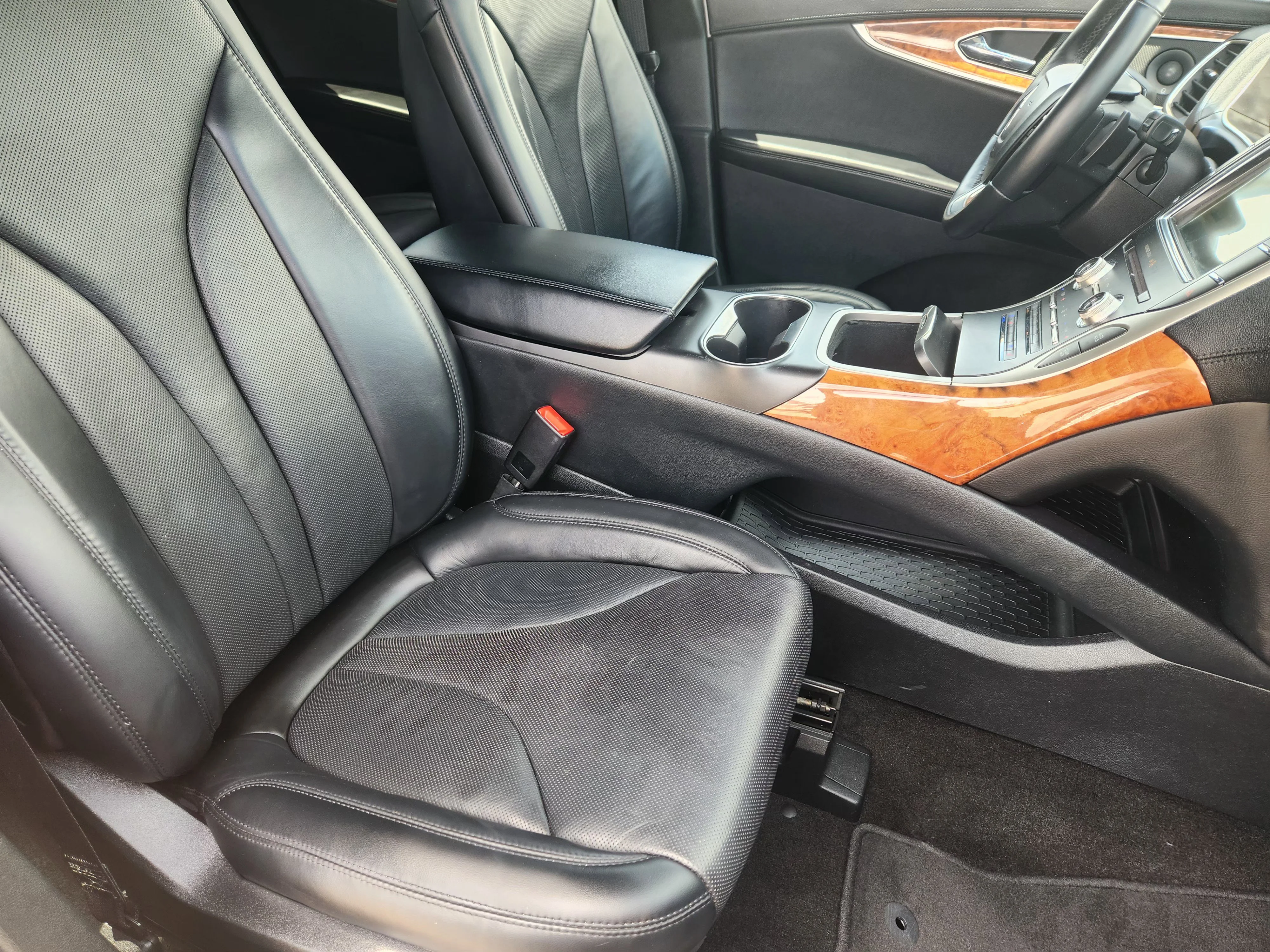 Used 2019  Lincoln Reserve image 15