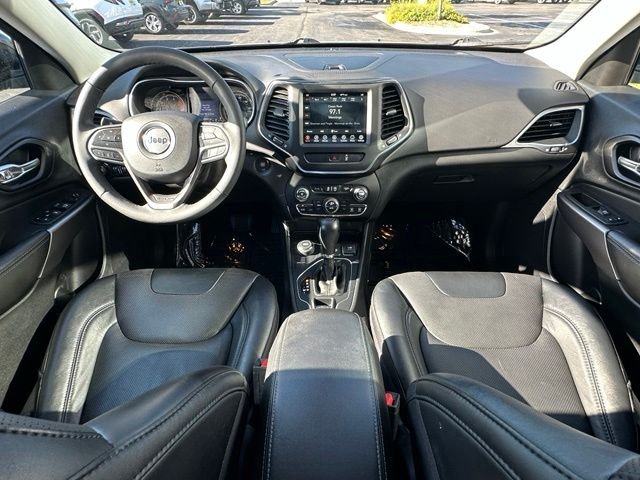 Used 2022 Gray Jeep Latitude Lux image 30