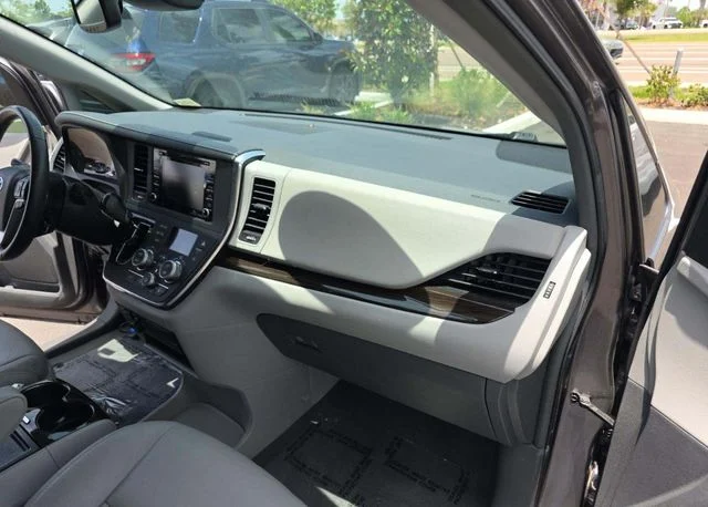 Used 2019 Predawn Gray Mica Toyota XLE image 12