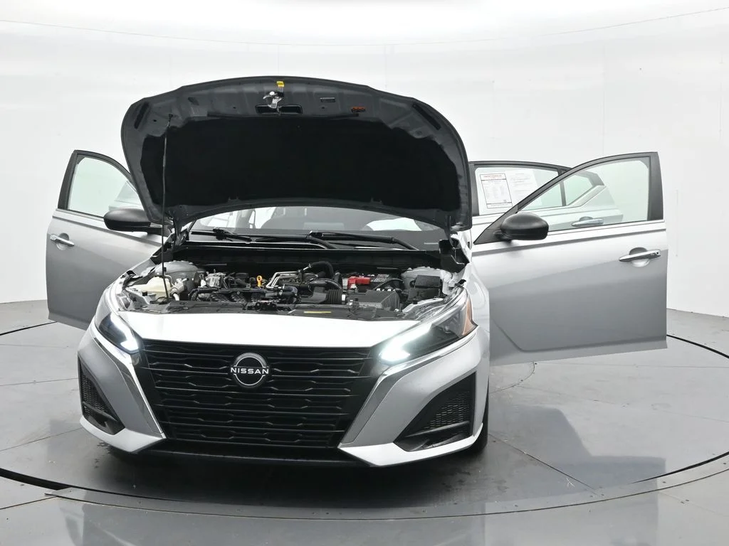 Used 2024 Silver Nissan 2.5 SV image 39