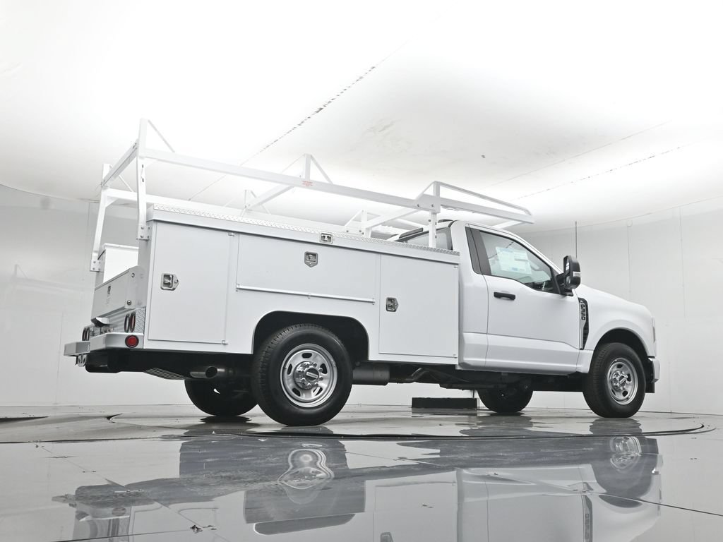 2026 Ford F-350 Super Duty Chassis Cab XL - Photo 50