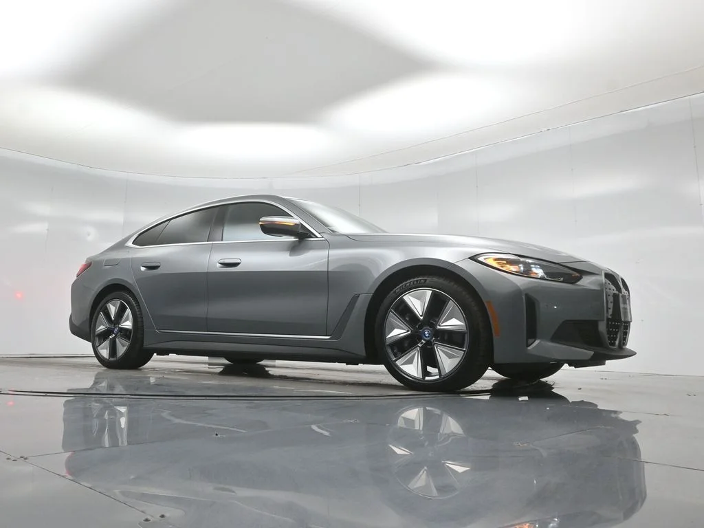 Used 2023 Gray BMW eDrive40 image 4
