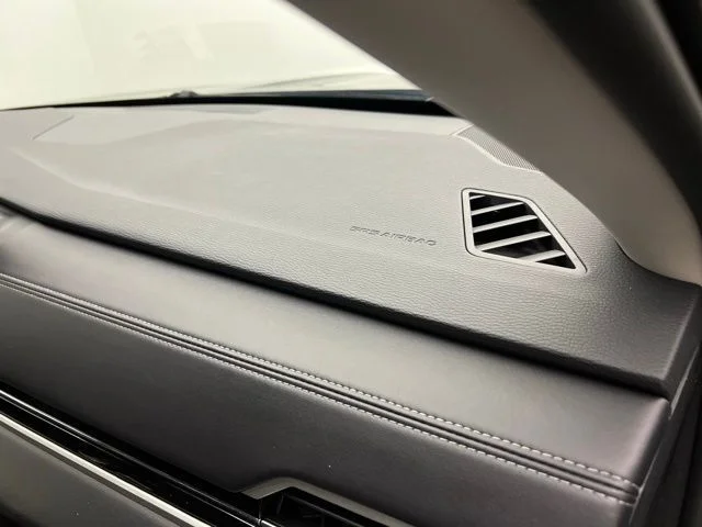 Used 2025 Moonstone Gray Metallic/Black Roof Mitsubishi SE image 12