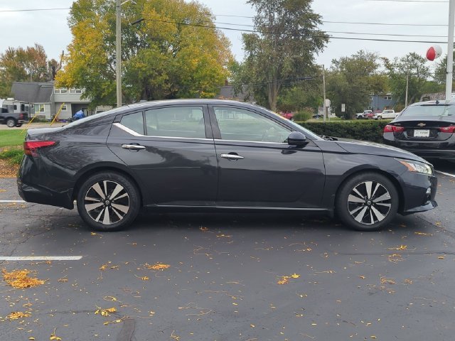 Used 2019 Storm Blue Metallic Nissan 2.5 SV image 5