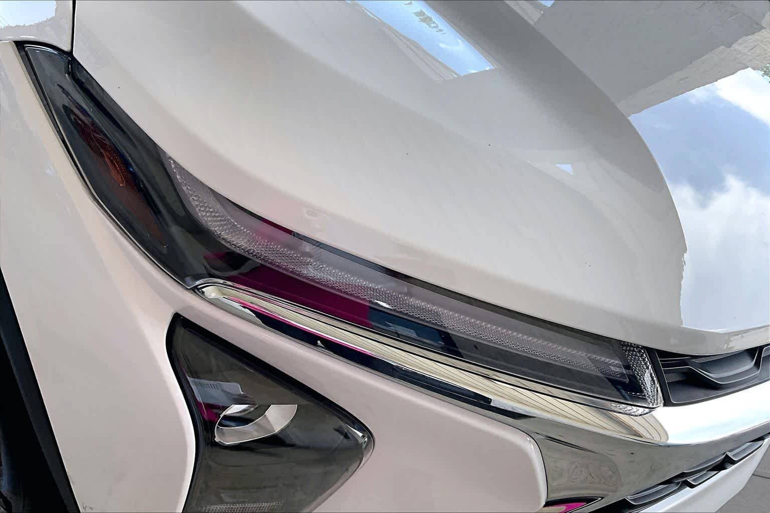 Used 2025 Summit White Chevrolet LT image 26