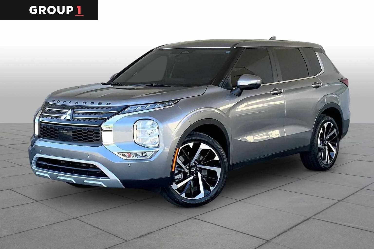 2023 Mitsubishi Outlander SE 2WD's photo