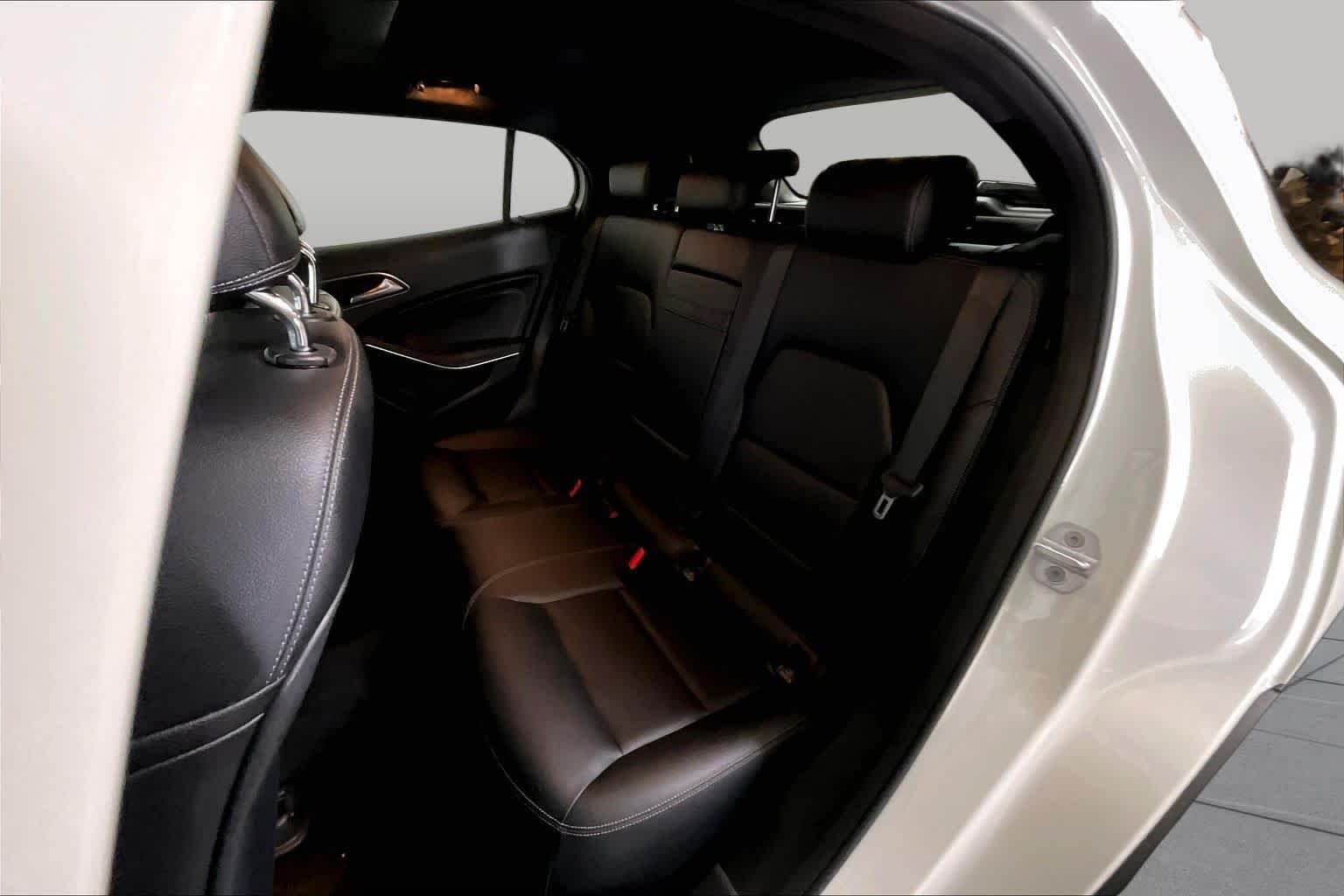 Used 2017 Cirrus White Mercedes-Benz GLA 250 image 21