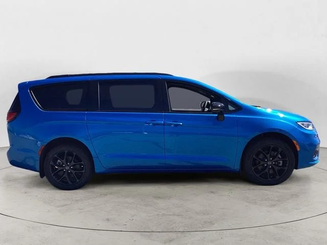 New 2026 Blue Pearl Chrysler SELECT AWD image 7